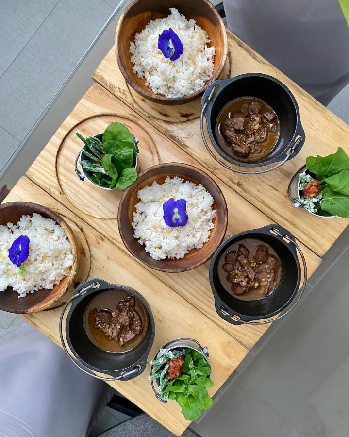 조니스 비치 리조트 발라박 외부 사진