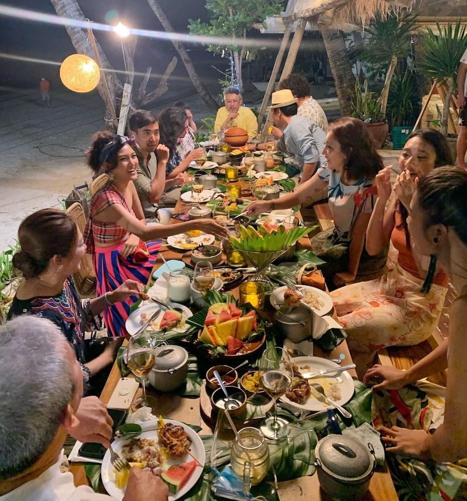조니스 비치 리조트 발라박 외부 사진